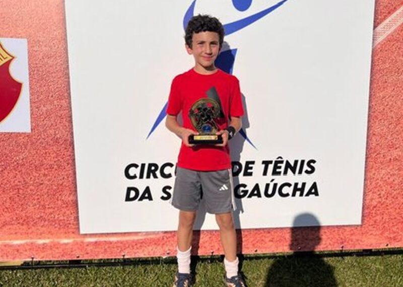 Leopoldinense de 10 anos se destaca durante campeonato de tênis em Caxias do Sul