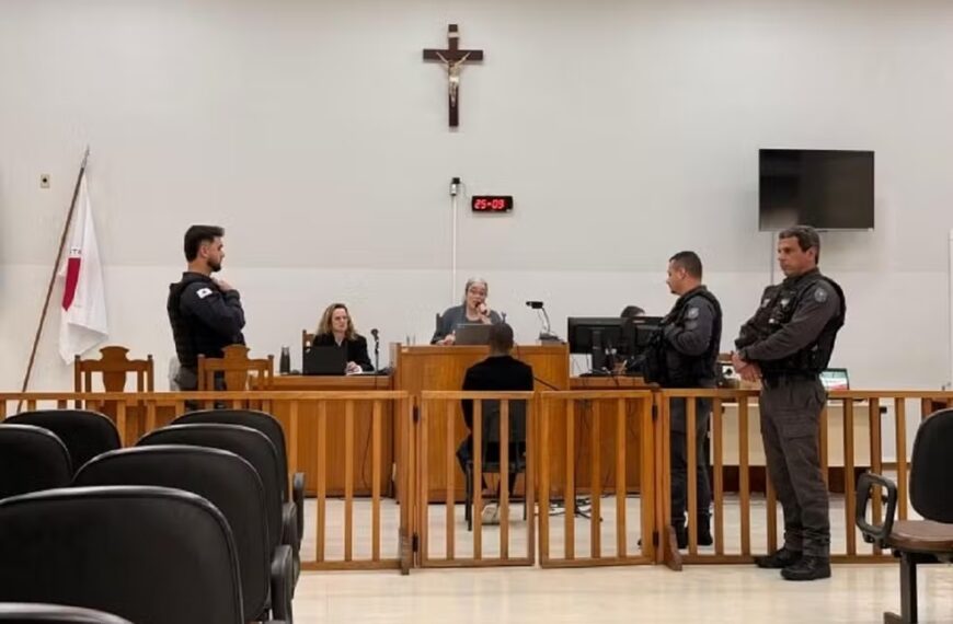 Homem que matou esposa a facadas enquanto as filhas dormiam é condenado a 24 anos de prisão em Muriaé