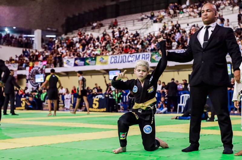 Título inédito em Leopoldina, Theo Garcia é tricampeão mundial de Jiu-Jitsu