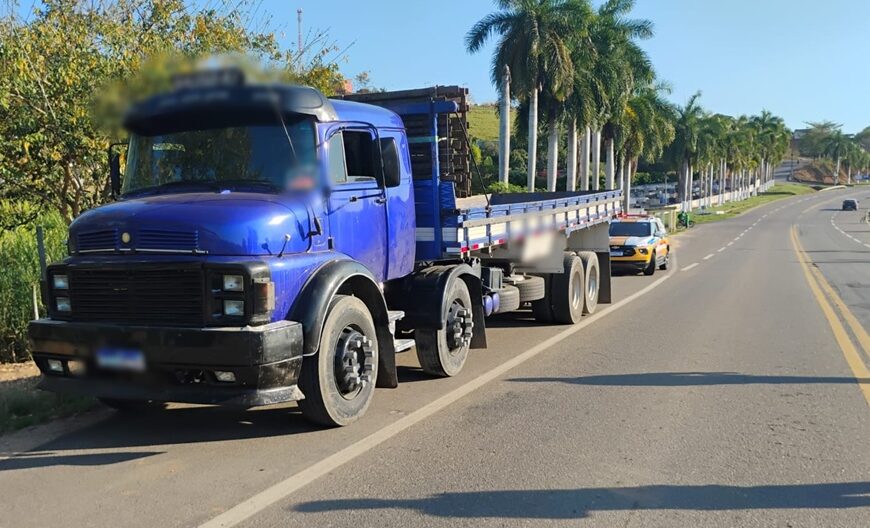 Motorista é flagrado com comprimidos de ‘rebite’ e placas cobertas com fita isolante em Volta Grande