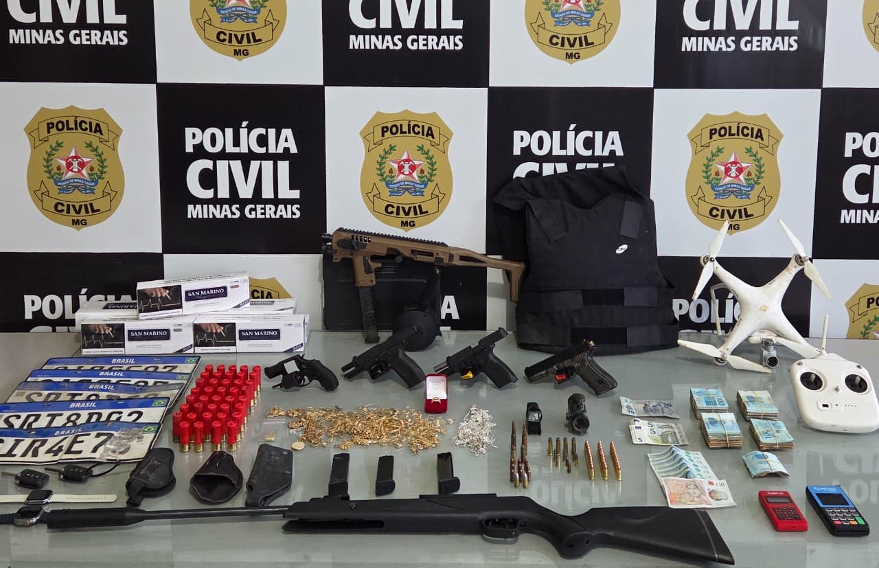 Polícia Civil apreende arsenal, ouro e bens avaliados em R$ 1 milhão em Ubá