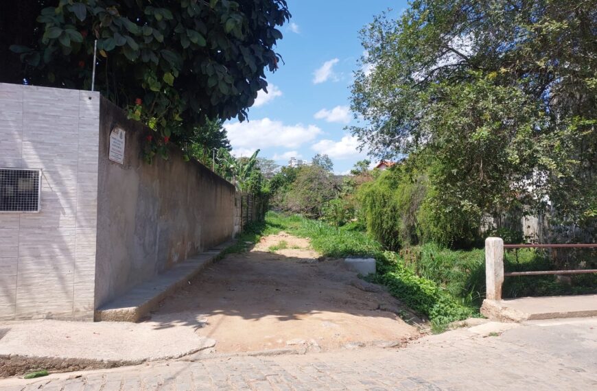 Moradores da Marechal Deodoro alertam para ‘biqueira’ de drogas em área de servidão em Leopoldina