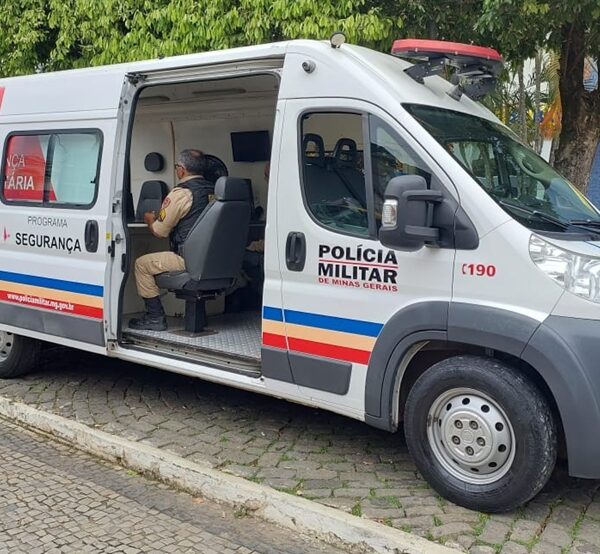 Base comunitária móvel da PM reforça segurança no Centro de Leopoldina