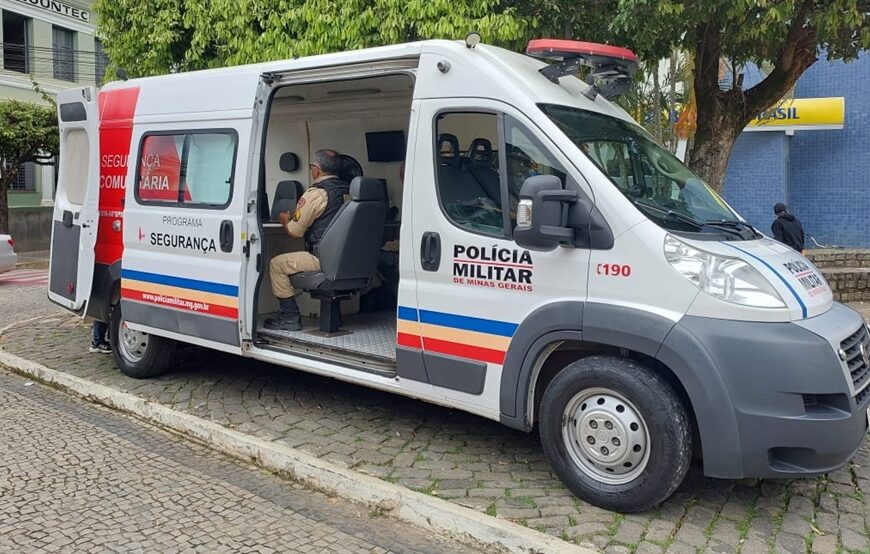Base comunitária móvel da PM reforça segurança no Centro de Leopoldina