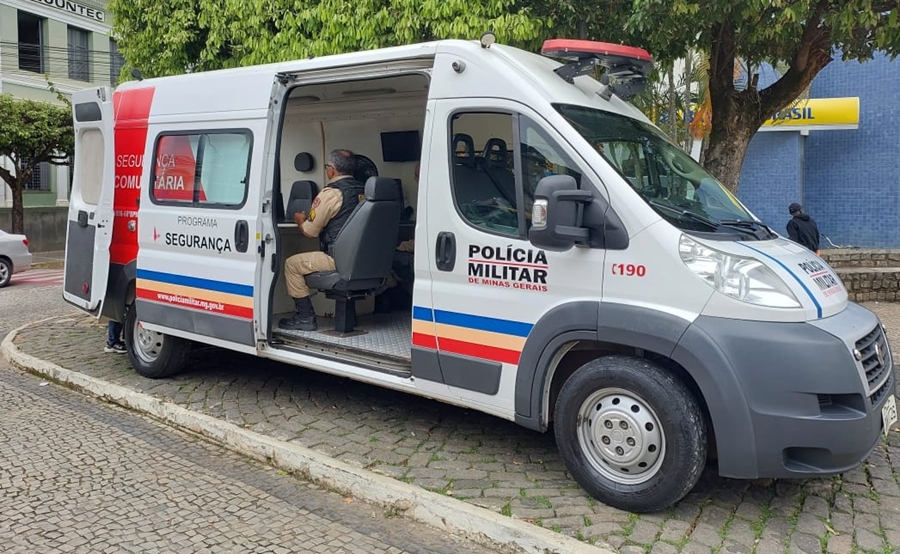 Base comunitária móvel da PM reforça segurança no Centro de Leopoldina