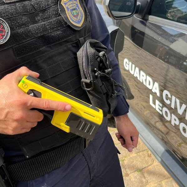 Guarda Municipal de Leopoldina passa a contar com pistola elétrica T10