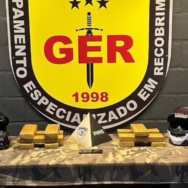 Dupla que levava 11 kg de maconha para Leopoldina é presa pela PM em JF