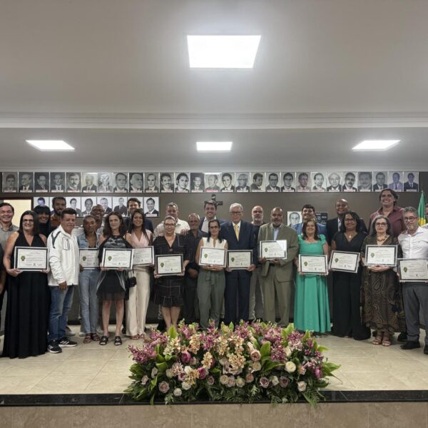 Homenagem ‘Ao Mestre, com Carinho’ emociona e celebra o papel dos educadores em Leopoldina