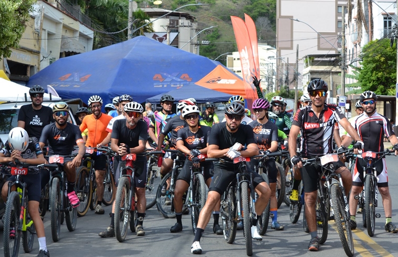 Passeio ciclístico ‘Amigos da Duda’ mobiliza apoiadores em prol da atleta Eduarda Ferreira em Leopoldina