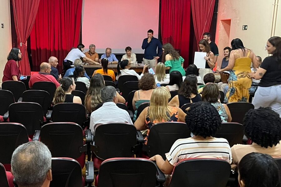 Programa de Regularização Fundiária beneficia novas famílias com entrega de escrituras em Leopoldina