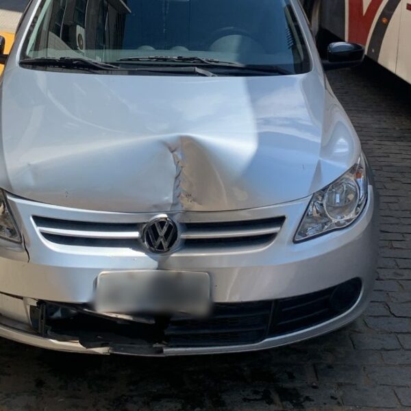 Motorista é detido pela GCM de Leopoldina após bater em poste e fugir; denúncia ajudou na localização do veículo