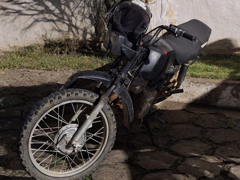 Moto furtada no Rio de Janeiro é recuperada pela PM em Leopoldina