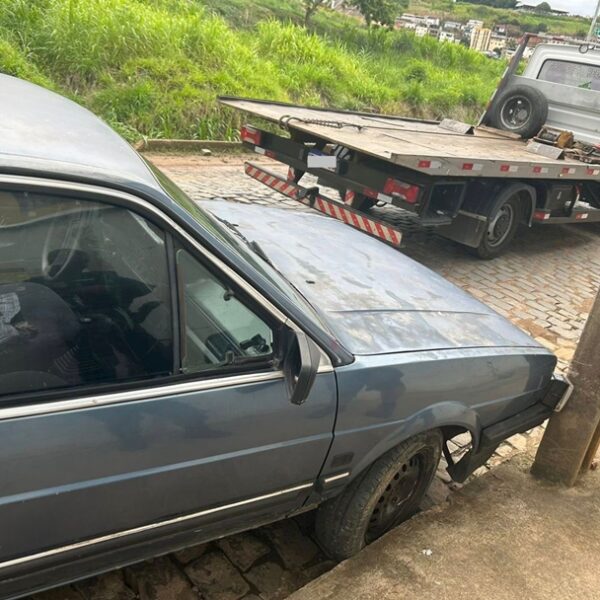 Homem é detido após colidir em poste e ser flagrado dirigindo embriagado em Leopoldina