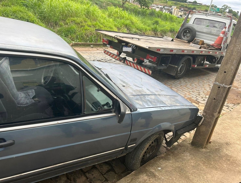 Homem é detido após colidir em poste e ser flagrado dirigindo embriagado em Leopoldina