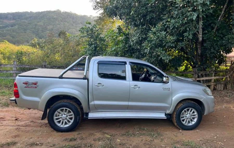 Hilux é furtada em propriedade rural de Leopoldina