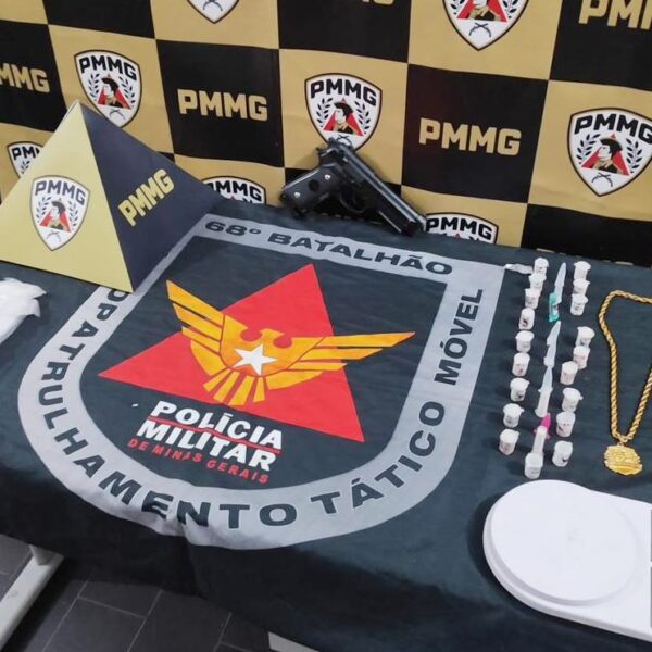 Homem se esconde embaixo da cama e é preso pela PM com droga e simulacro no Bela Vista em Leopoldina