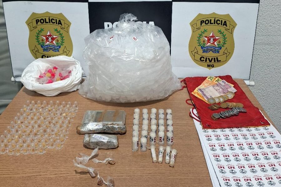 Polícia Civil estoura boca de fumo, prende suspeito de tráfico e apreende drogas em Leopoldina