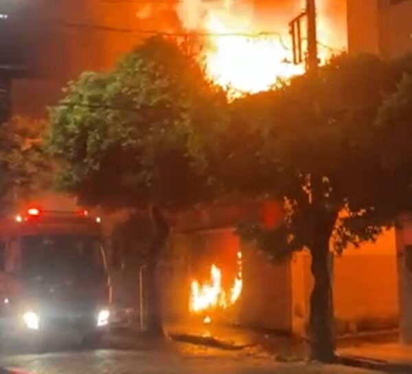 Incêndio destrói loja na região central de Cataguases