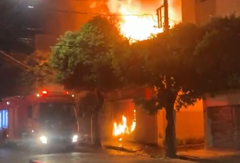 Incêndio destrói loja na região central de Cataguases