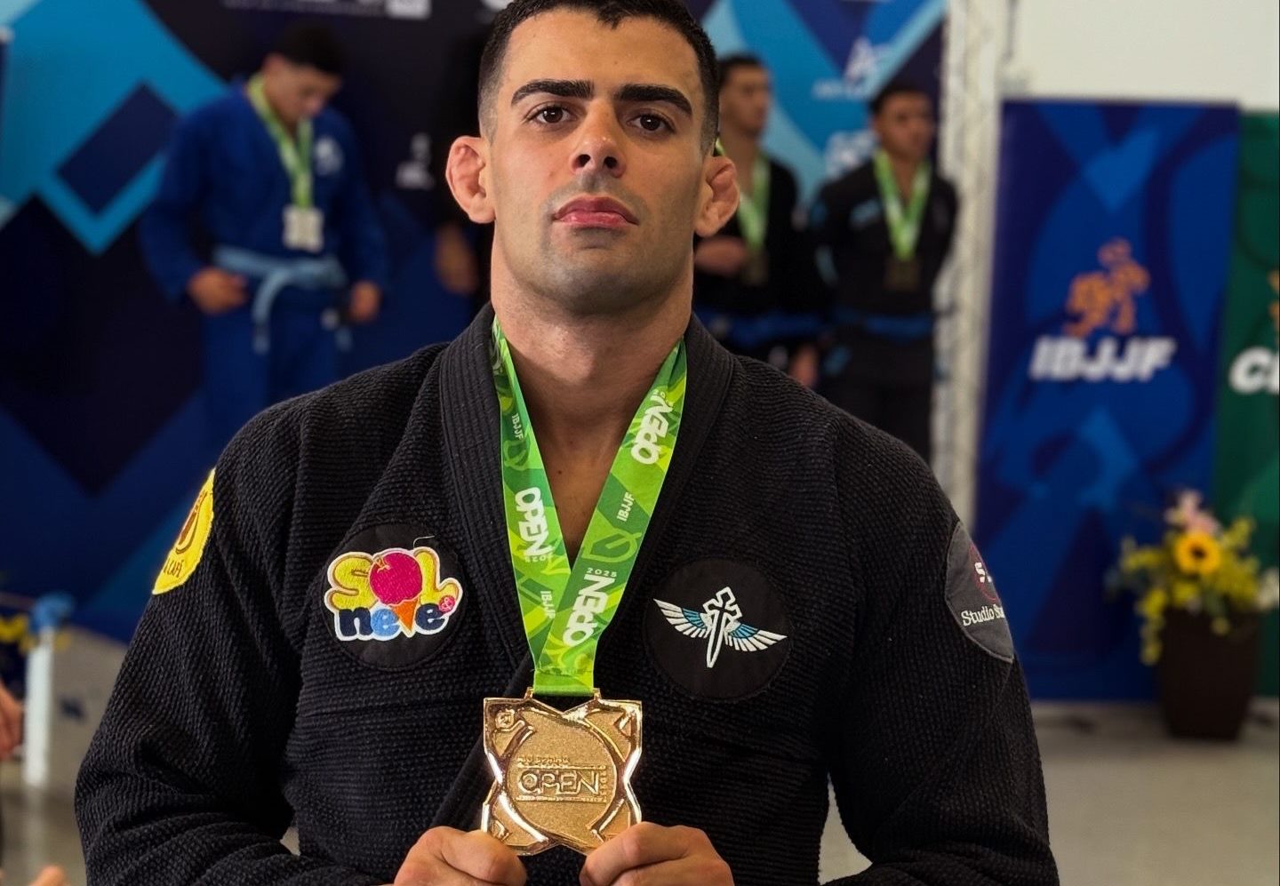 Júnior Cruz conquista ouro em duas competições e lidera equipe Cruz Jiu-Jitsu em nova série de conquistas