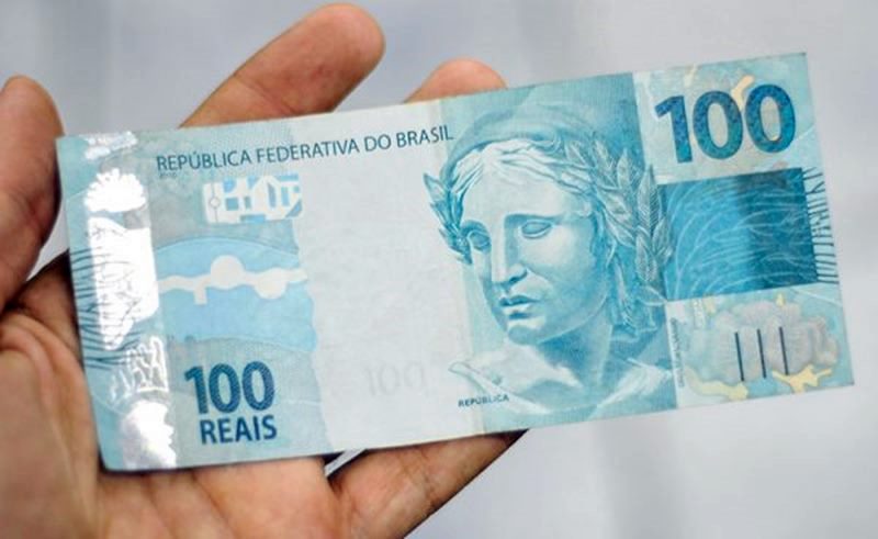 Homem é preso pela PM após receber encomenda com dinheiro falso pelos Correios em Leopoldina