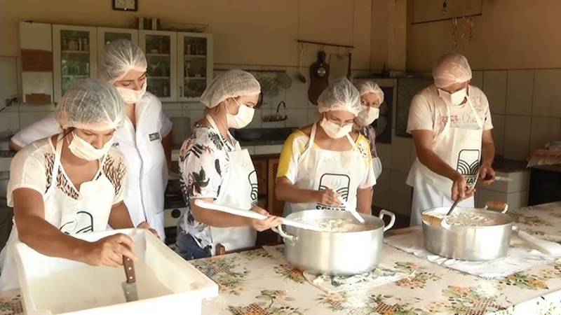 SENAR oferece curso gratuito de produção de queijo, muçarela, requeijão e iogurte em Leopoldina