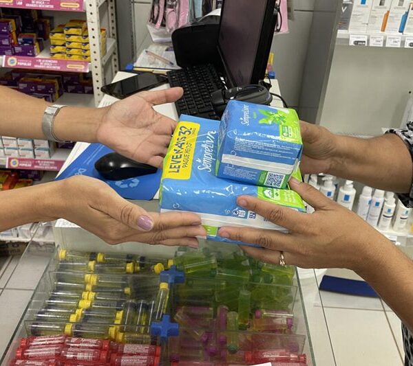 SUS facilita retirada de absorventes por mulheres inscritas no CadÚnico