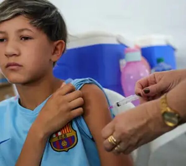 Campanha de Multivacinação para proteger crianças e adolescentes vai até 31 de outubro