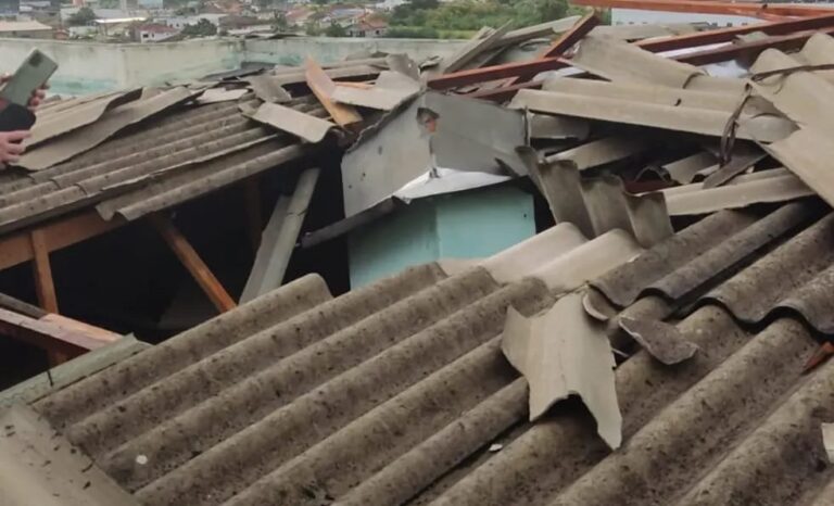 Prefeitura de Leopoldina identifica quase 200 casas destelhadas após temporal com granizo e ventos fortes