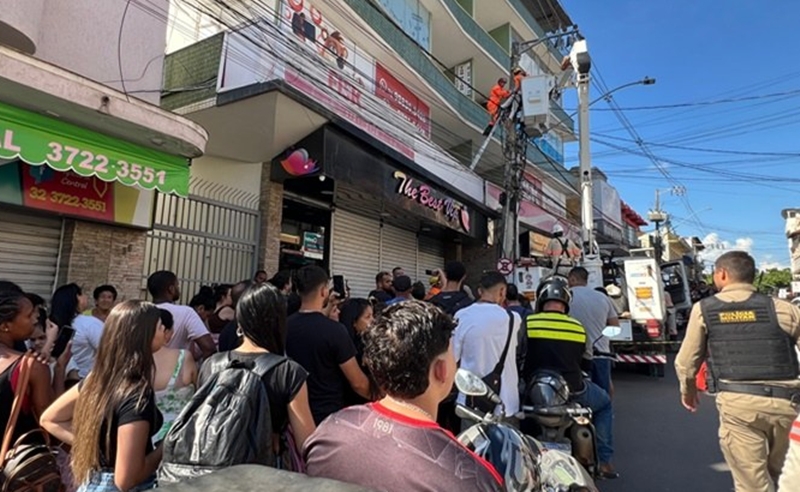 Homem morre eletrocutado ao tentar furtar fios em poste no Centro de Muriaé