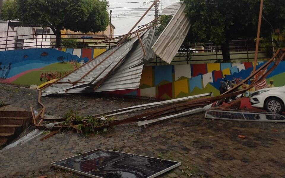 Prefeitura de Leopoldina atua para minimizar danos causados pela forte chuva desta terça-feira