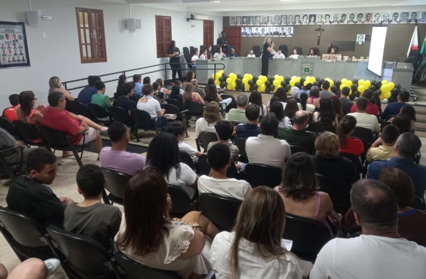Gr8! realiza Spelling Bee e lota auditório da Câmara Municipal de Leopoldina
