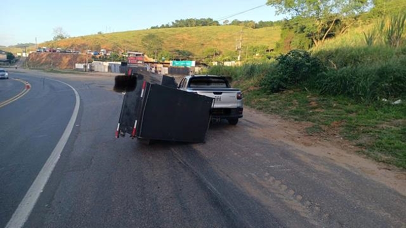Motociclista fica gravemente ferido em colisão com caminhonete na BR-116 em Muriaé