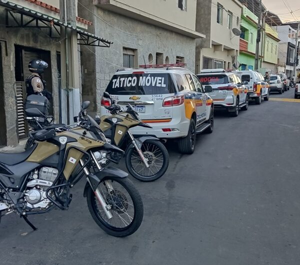 Operação da PM em Laranjal apreende maconha, cocaína, crack e prende três pessoas