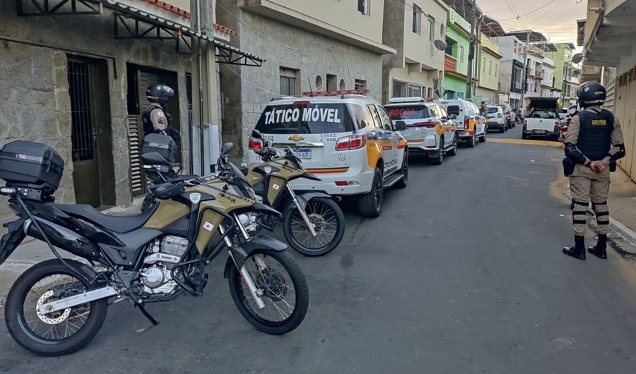 Operação da PM em Laranjal apreende maconha, cocaína, crack e prende três pessoas