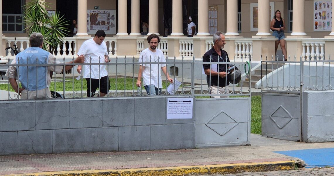 Mais de 2.500 candidatos fazem as provas do concurso da Câmara Municipal de Leopoldina neste domingo