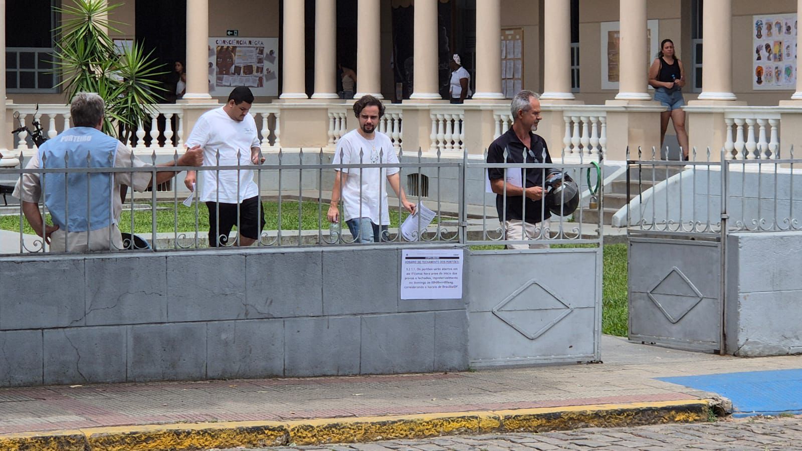 Mais de 2.500 candidatos fazem as provas do concurso da Câmara Municipal de Leopoldina neste domingo