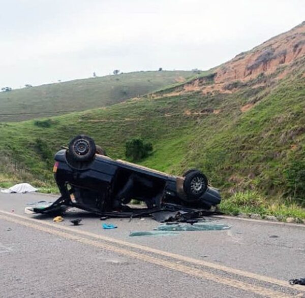 Motorista de 53 anos morre após capotamento em Santana de Cataguases