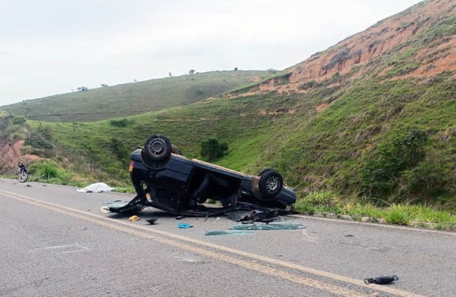 Motorista de 53 anos morre após capotamento em Santana de Cataguases