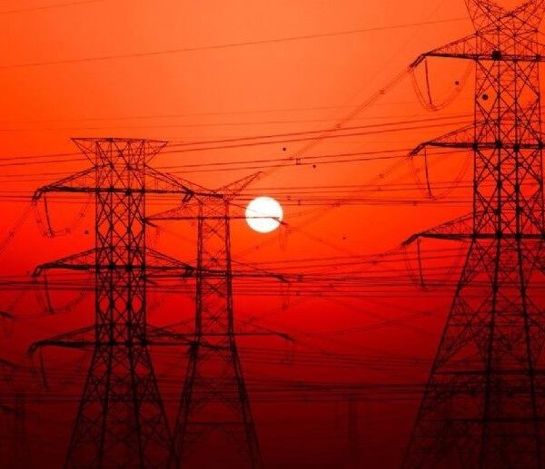 Aneel mantém bandeira vermelha 1 para novembro e conta de luz segue mais cara