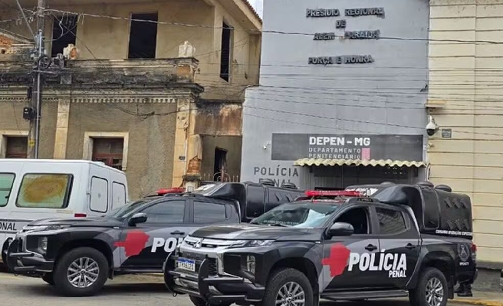 Policiais penais são presos suspeitos de vender atestados para reduzir penas de detentos em Além Paraíba