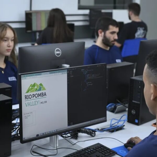 Educação digital transforma vida de 150 jovens da região