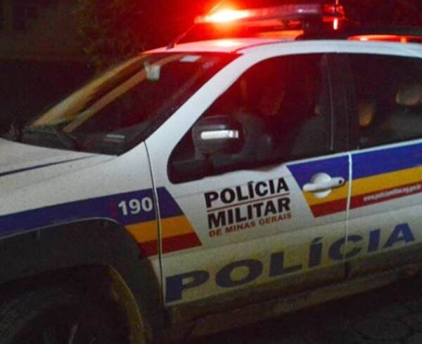 Homem que escondia droga para venda em terreno baldio acaba preso pela PM em Leopoldina