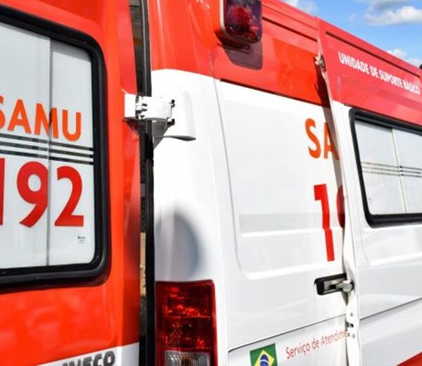 Ocupantes saem ilesos após carro cair em barranco de 20 metros na BR-267, em Argirita