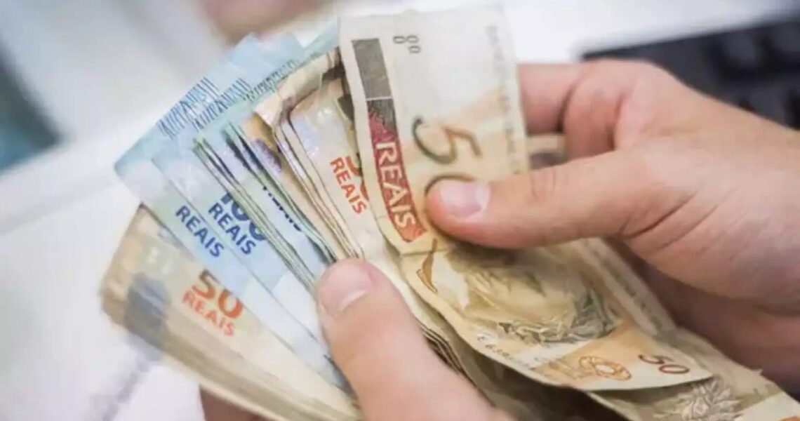 Novo salário mínimo será de R$ 1.621 em 2026