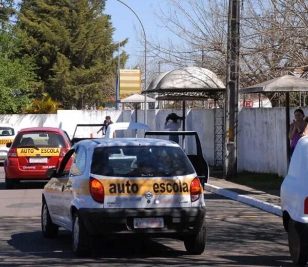 Contran aprova resolução que retira exigência de autoescola para CNH
