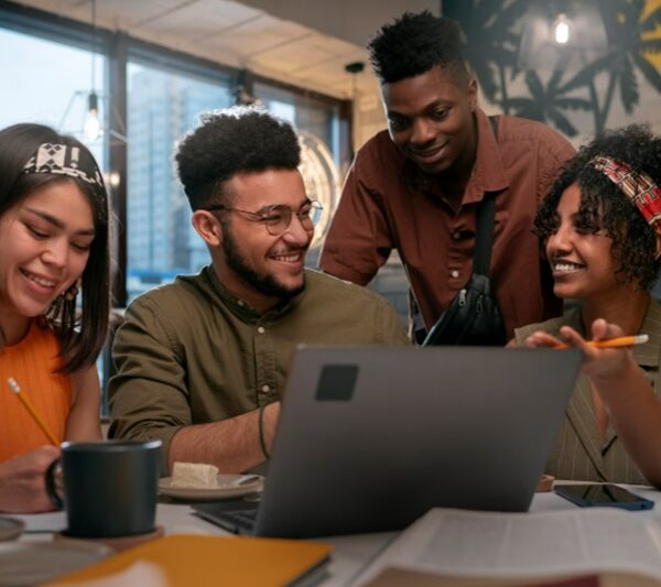 Por que librianos se destacam em ambientes de trabalho?