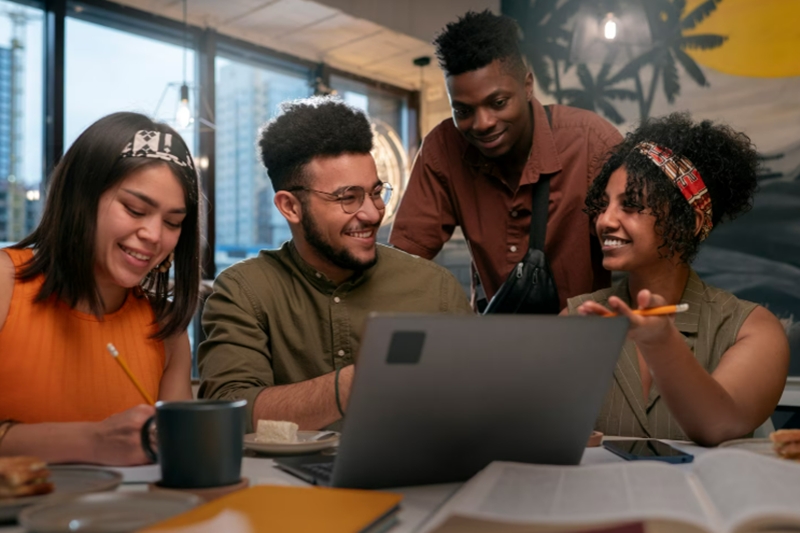 Por que librianos se destacam em ambientes de trabalho?