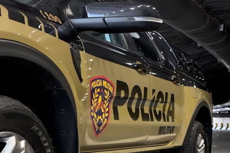 PM prende mulher e identifica comparsa após assalto à mão armada no Centro de Muriaé