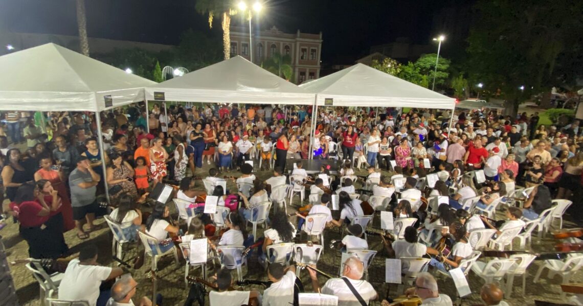 Praça Félix Martins em Leopodlina recebe abertura oficial do Natal Iluminado 2025